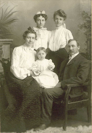 Lowell family 1905